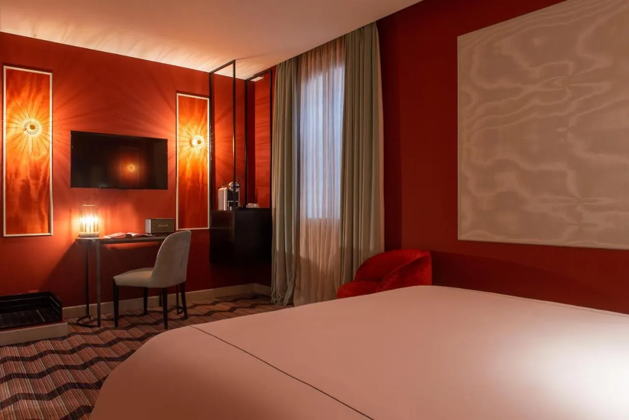 Mom'Art Hotel Paris France