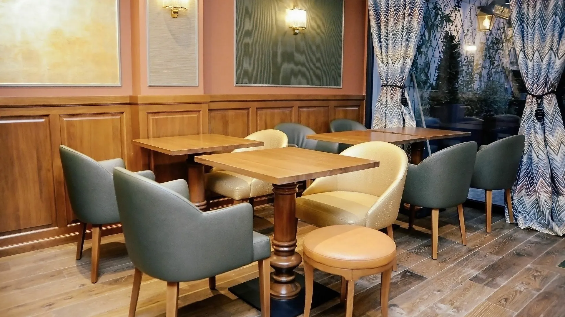 Mom'Art Hotel Paris France