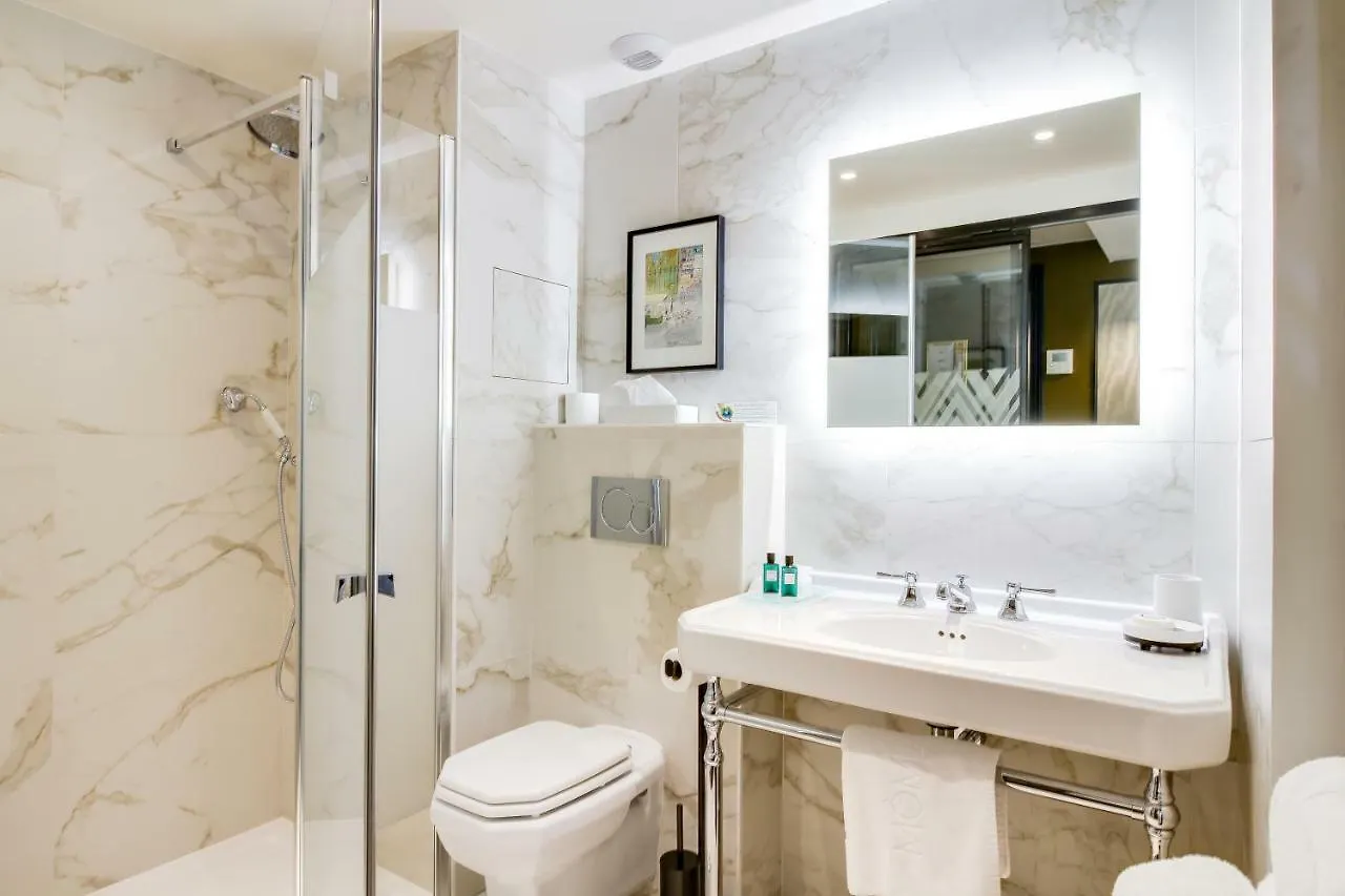 ****  Mom'Art Hotel Paris France