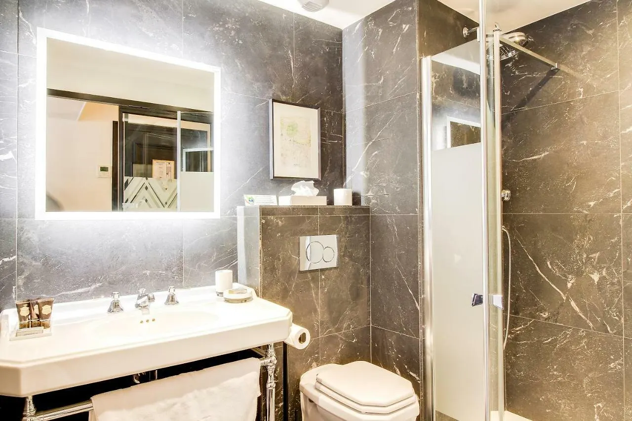 Mom'Art Hotel Paris