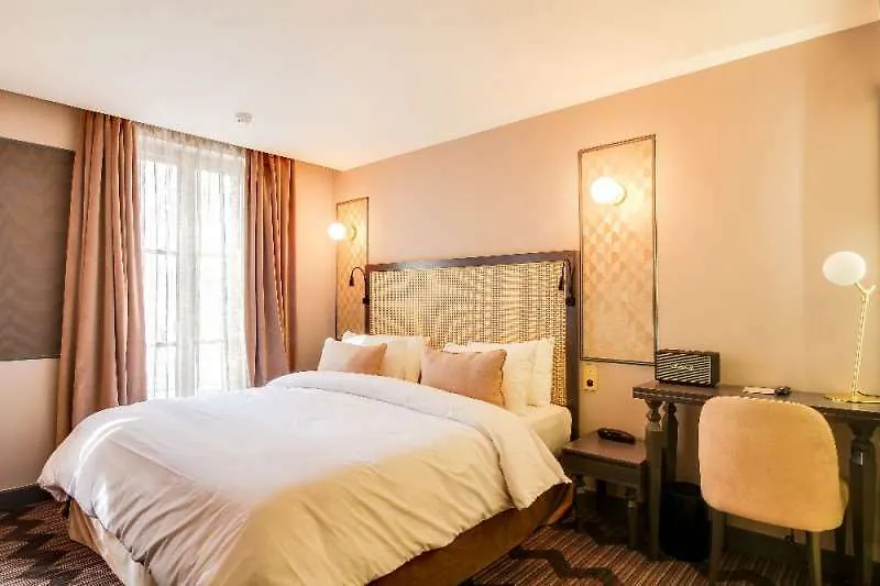 Mom'Art Hotel Paris