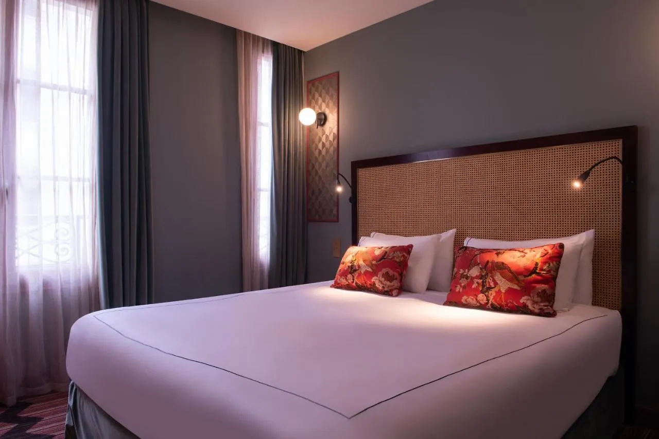 Mom'Art Hotel Paris France