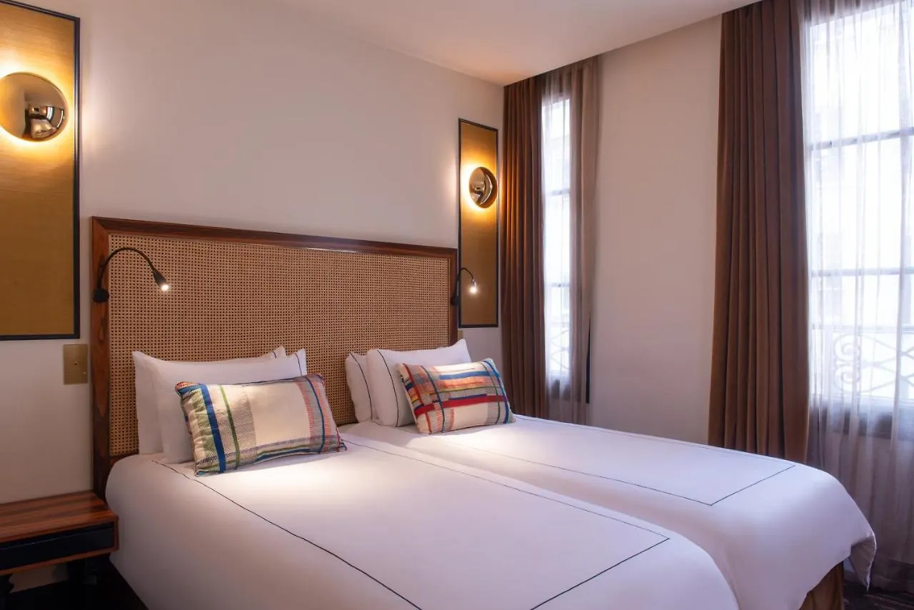 Mom'Art Hotel Paris