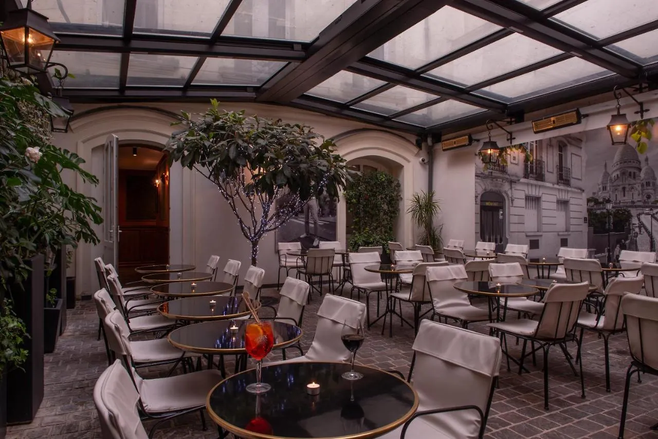 Mom'Art Hotel Paris