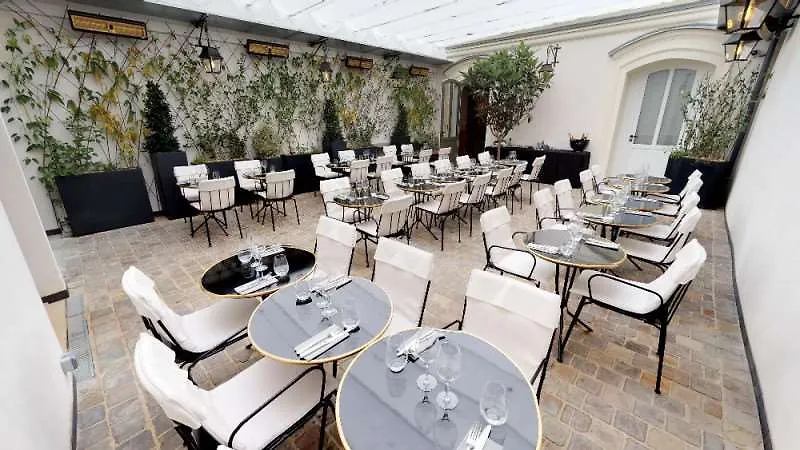 Mom'Art Hotel Paris
