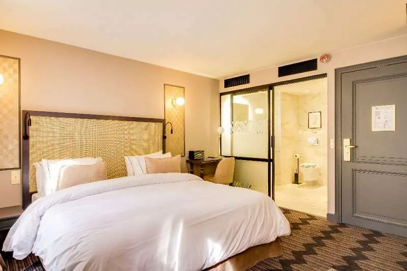 Mom'Art Hotel Paris France