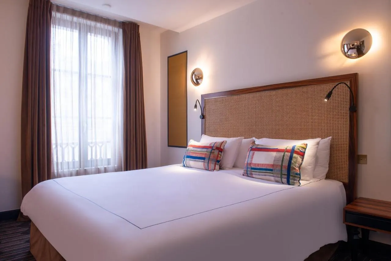 ****  Mom'Art Hotel Paris France
